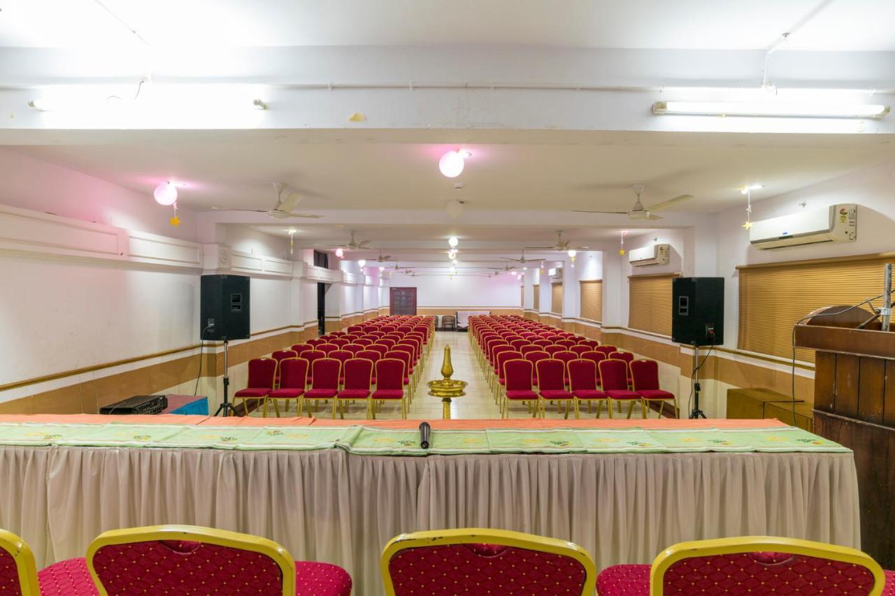 Отель Sree Gokulam Residency Thrissur Экстерьер фото